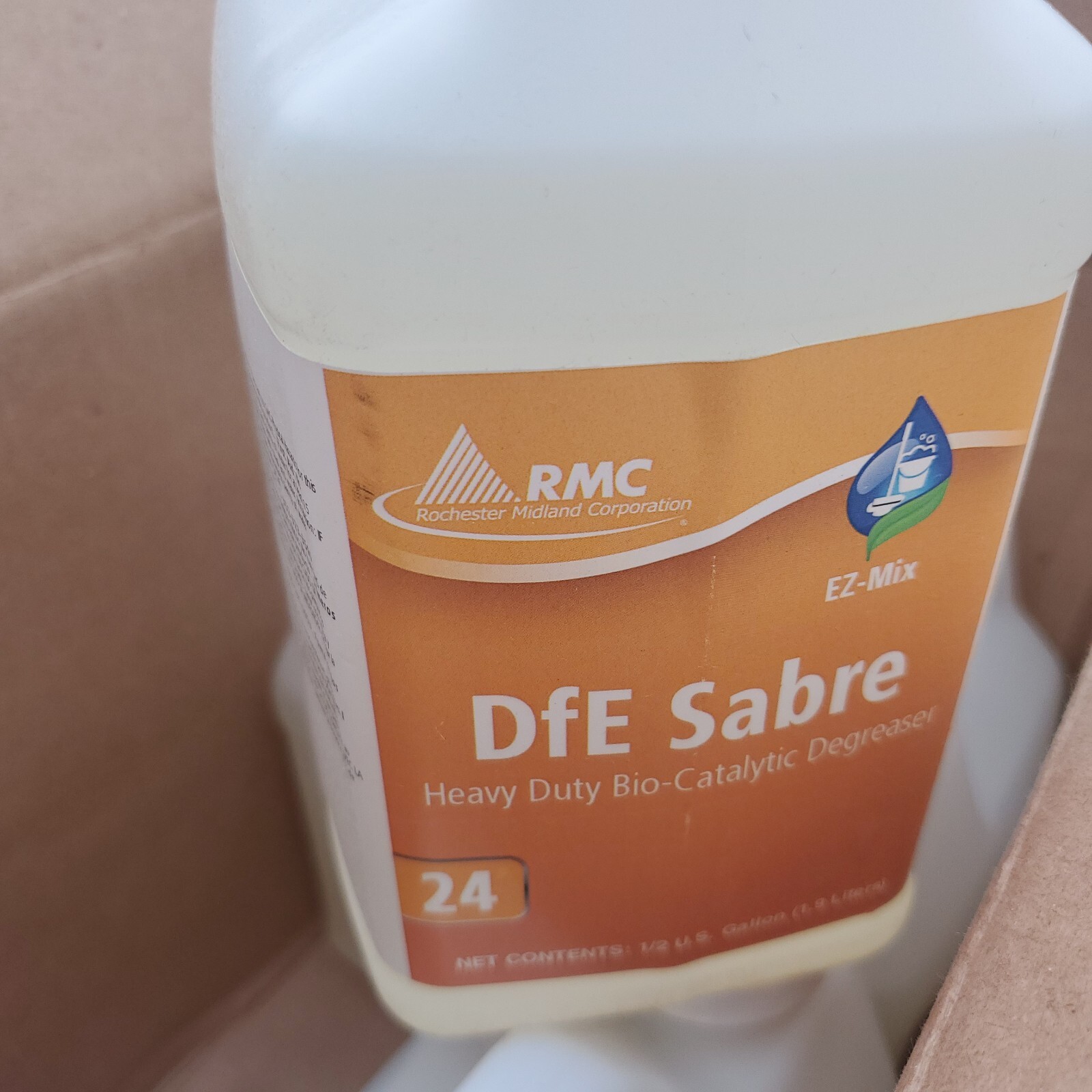 Case of 4 1/2 Gal DFE Sabre Heavy Duty Bio-Catalytic Degreaser Cleaner + Sprayer