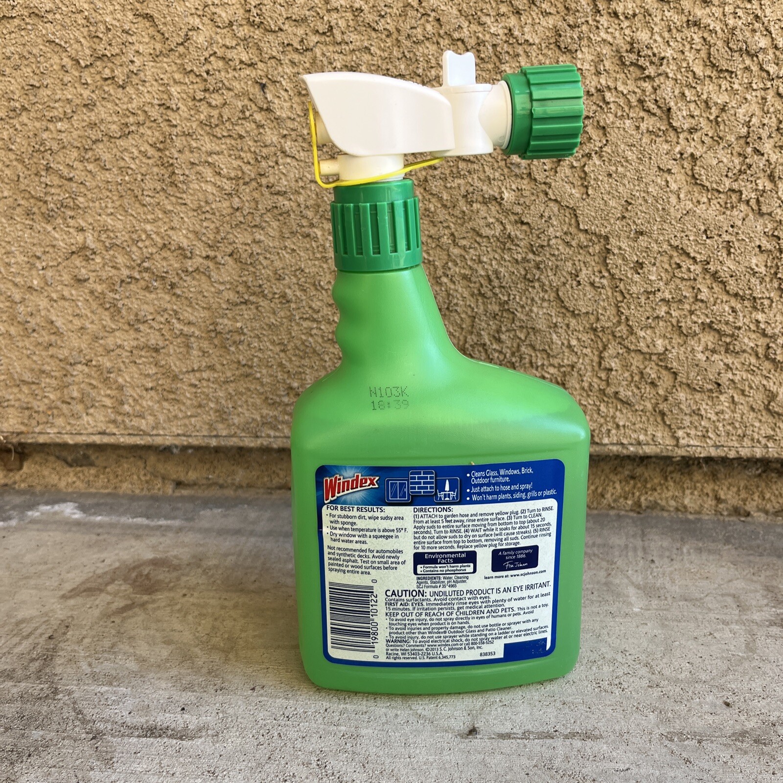 Windex OUTDOOR Glass Patio Cleaner 32 oz. Hose Spray Streak-Free Shine