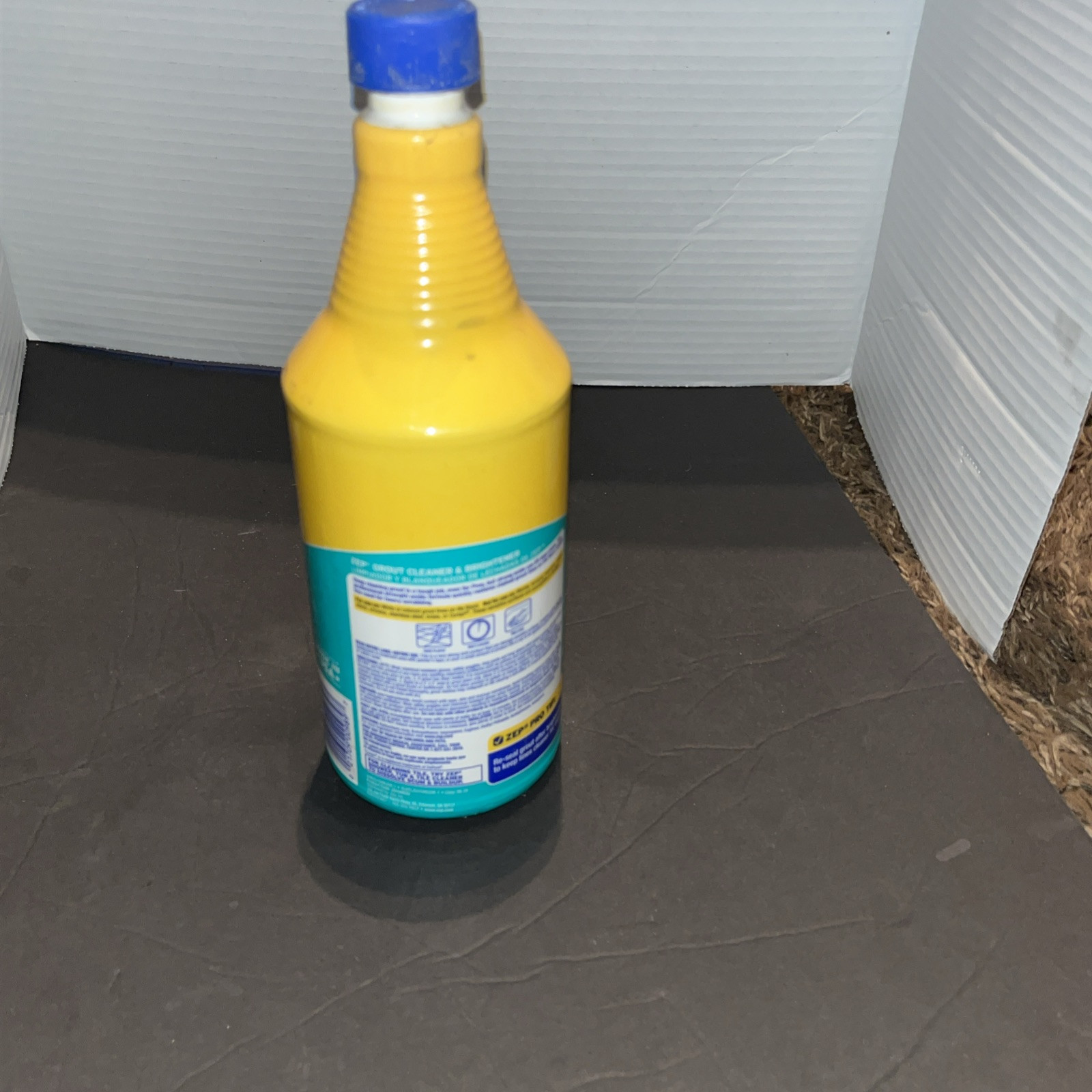 Zep GROUT CLEANER & Whitener 32 oz. Professional Strength Stains Lines ZU104632