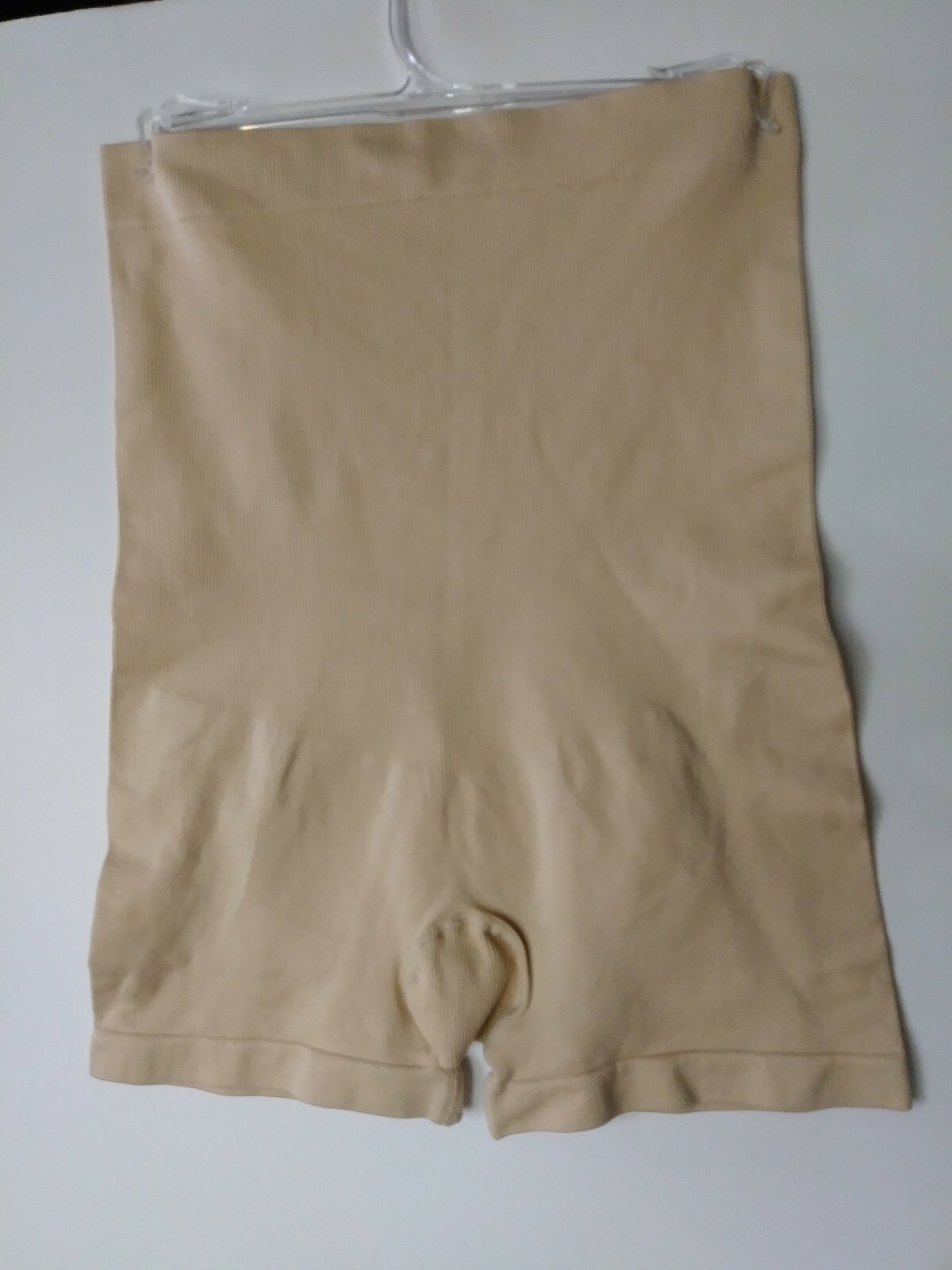 BLACK FUCHSIA HI-WAIST SEAMLESS BEIGE BRIEFER SZ M. NWOT.