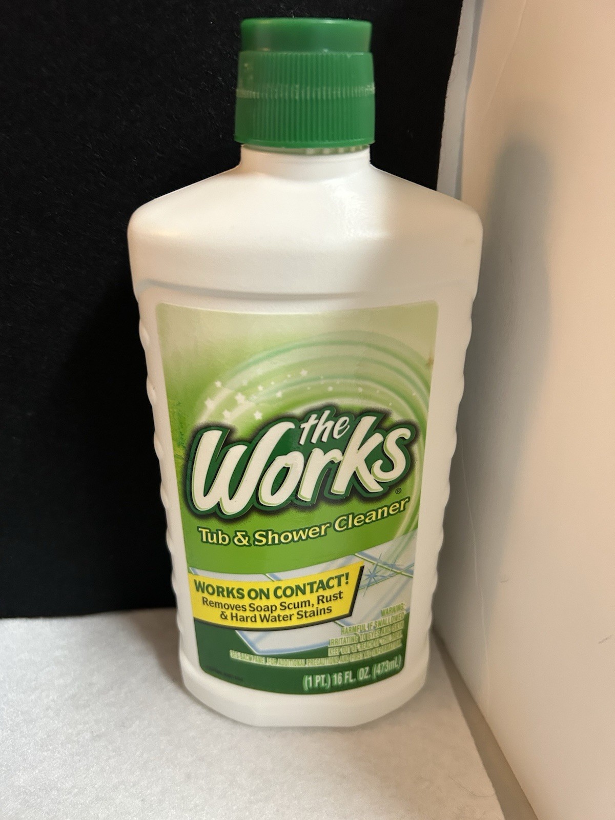 The Works Tub Shower Cleaner 16 oz Hard Water Rust Soap Scum Remover