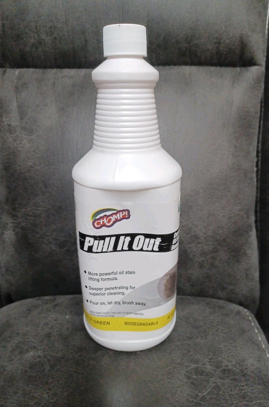 CHOMP! Concrete Oil Stain Remover: Pull It Out Removes and Cleans Oils, 32 Fl Oz