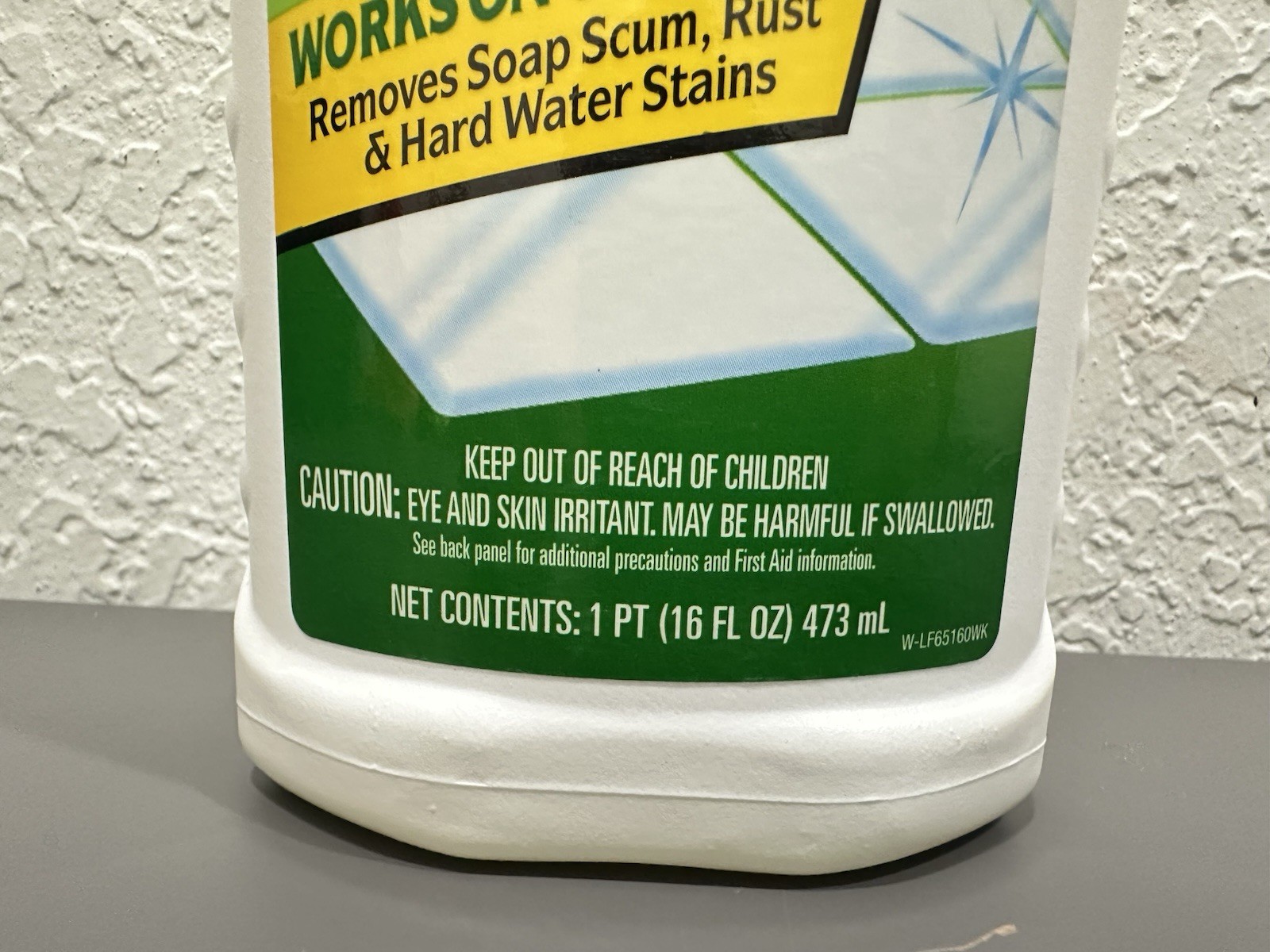 The Works Tub & Shower Cleaner 16 fl oz Hard Water Rust (Missing Seal Read)