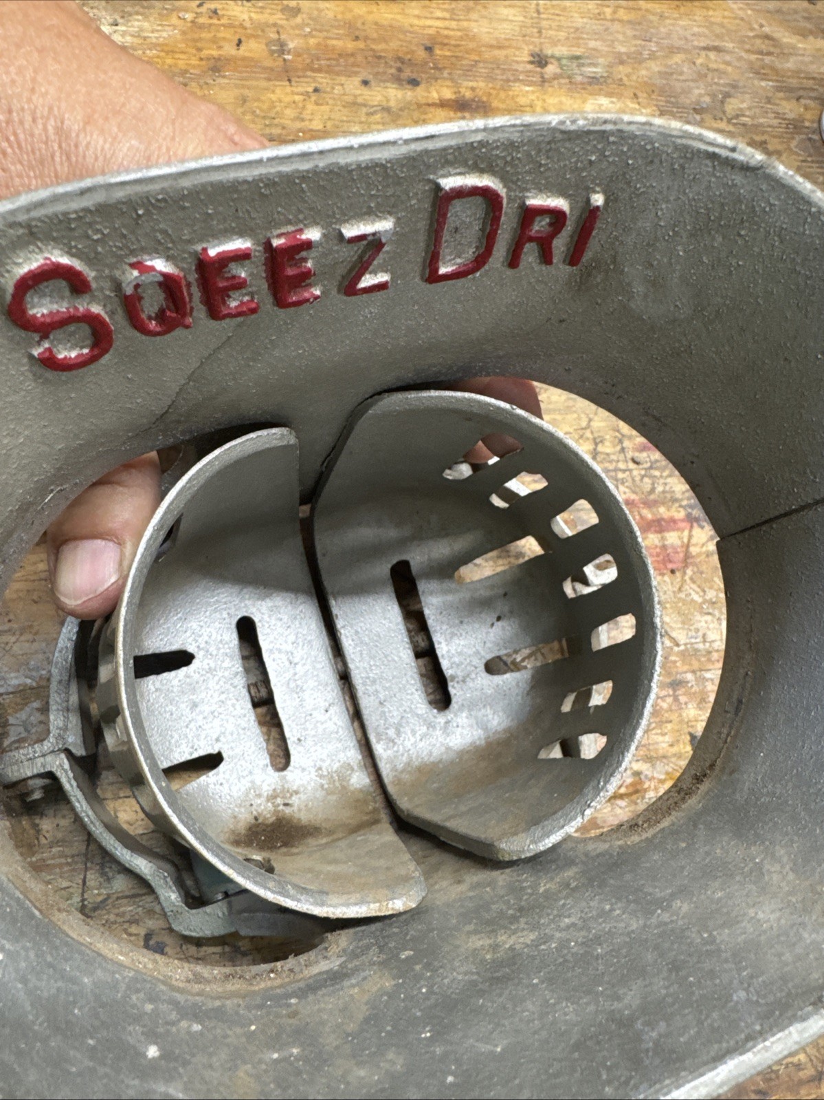 Sqeez Dri Modern Metal Products Ringer Cast Aluminium Mounted Laundry Cleaning