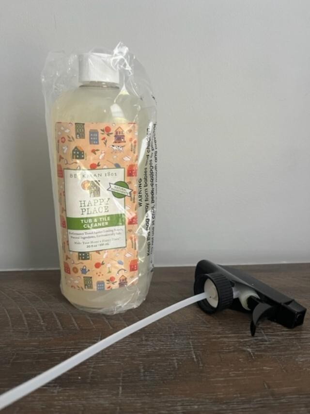 BEEKMAN 1802 HAPPY PLACE TUB & TILE CLEANER – 20 FL