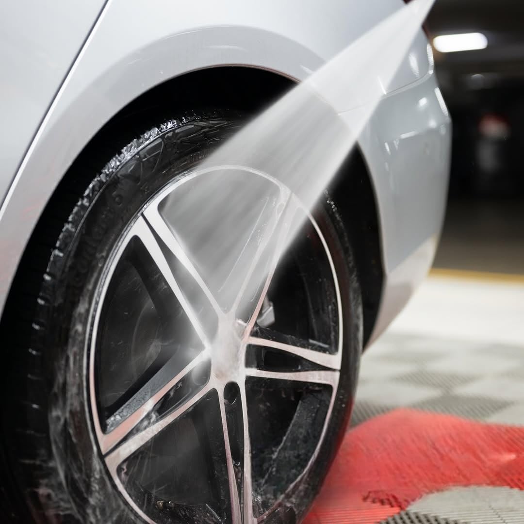 Tire & Wheel Cleaner Spray for Car Detailing 1 Liter AllinOne Solution