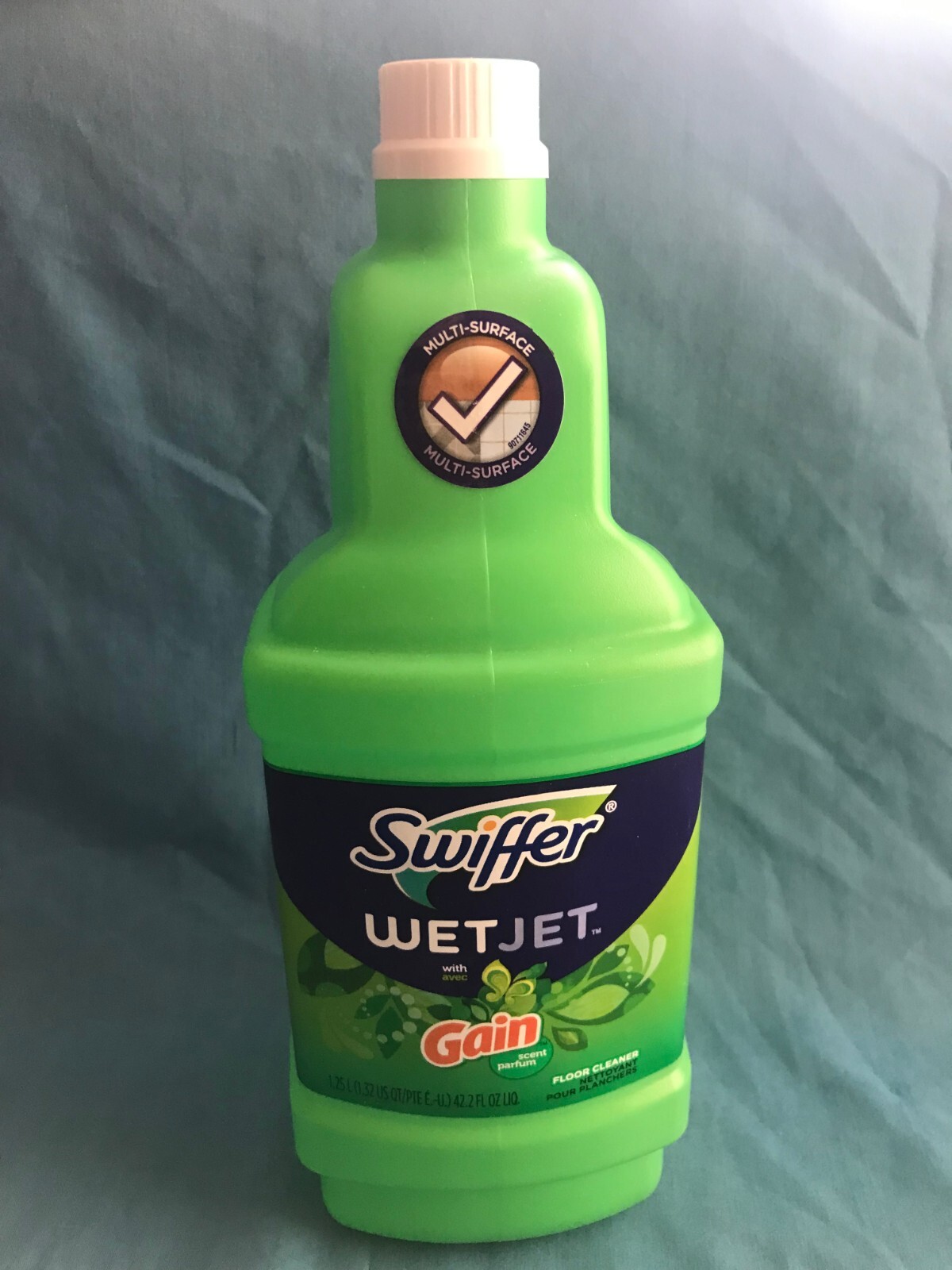 42 fl. oz. Swiffer Wet Jet Gain Floor Cleaner & 10 New Disposable Mopping Pads