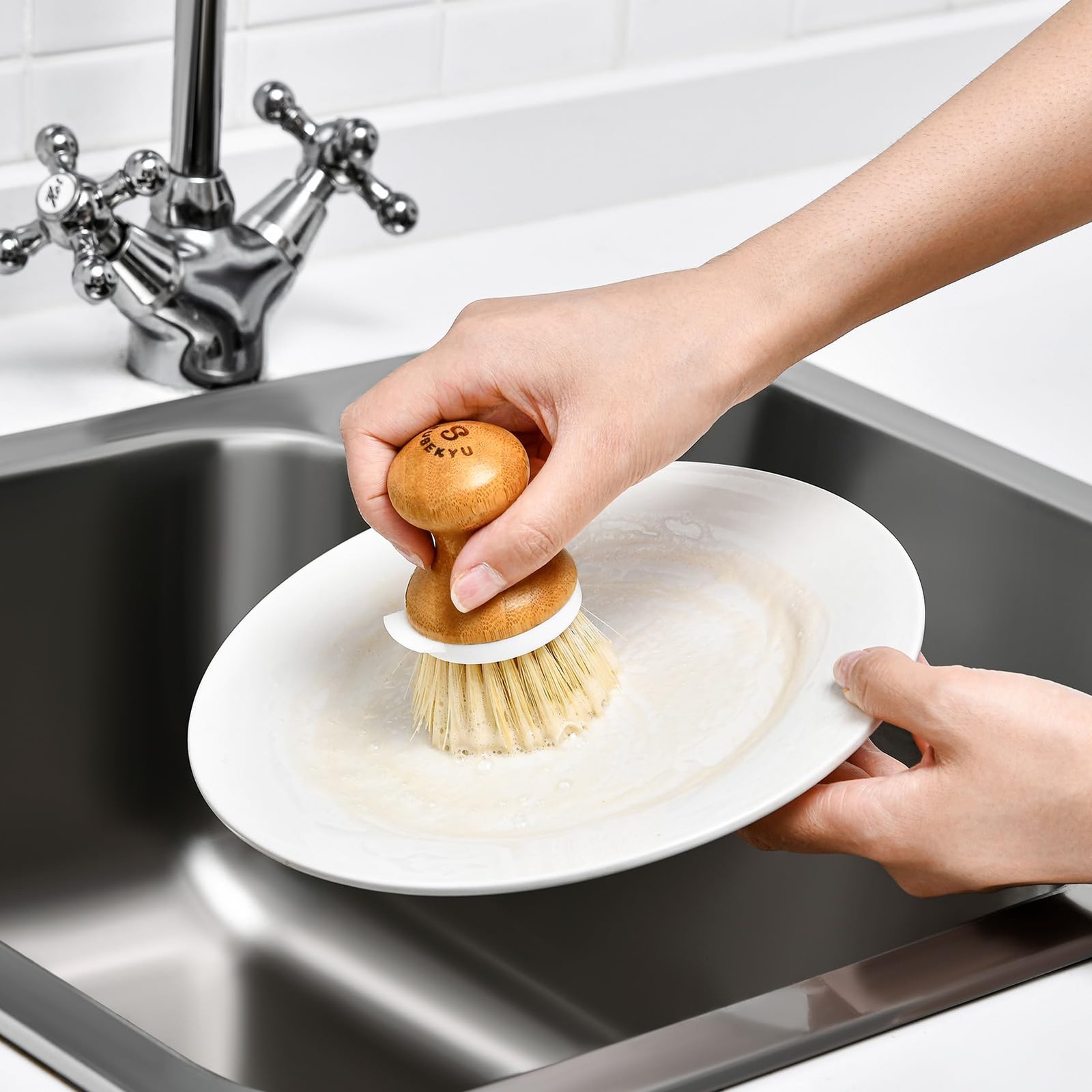 Dish Brush, Bamboo Dish Scrubber Brush Set with Tray, Natural Kitchen Dishwas…