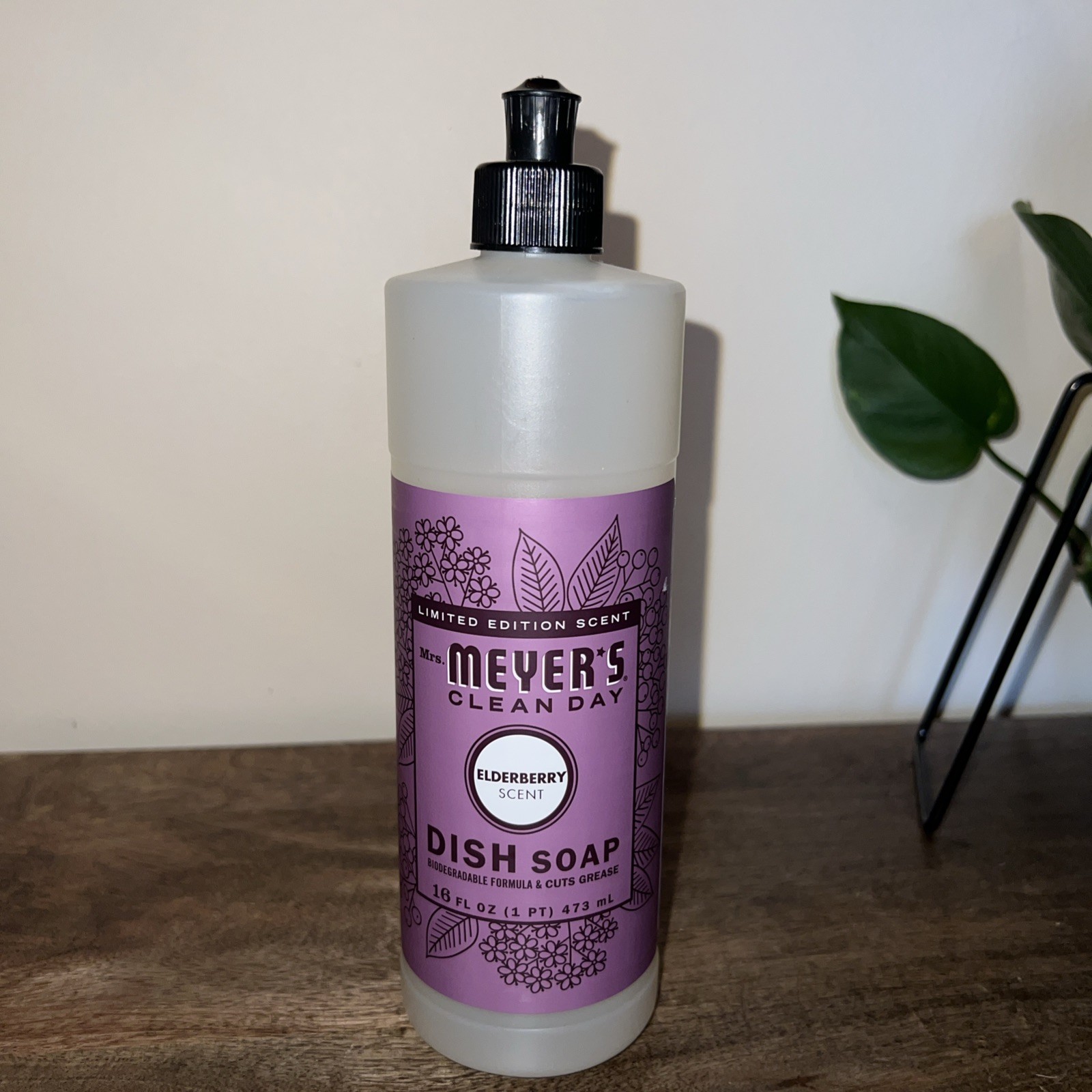 New & Sealed! Mrs. Meyer’s Clean Day Limited Edition Lilac 16oz Liquid Dish Soap