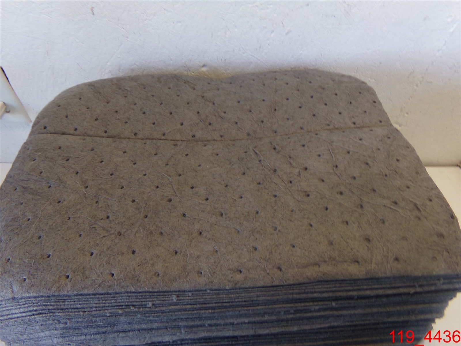Qty=100: HIGH QUALITY GREY UNIV MELTBLOWN POLY PAD 25100 15″ x 18″