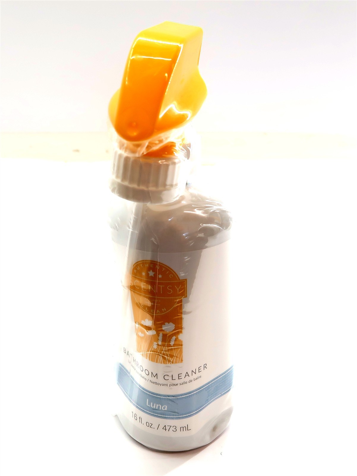 New SCENTSY BATHROOM CLEANER in LUNA Scent Spray Bottle 16 Fl Oz 48851