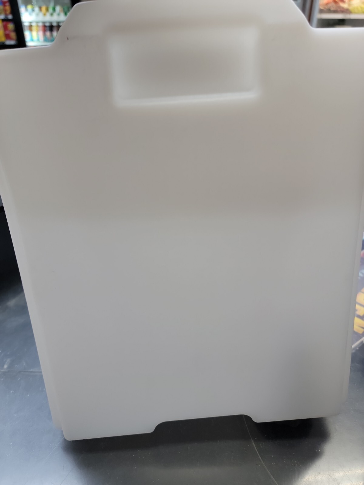 VICTORY ELECTROSTATIC SPRAYER VP300 VP31 REPLACEMENT TANK. Box shows wear.
