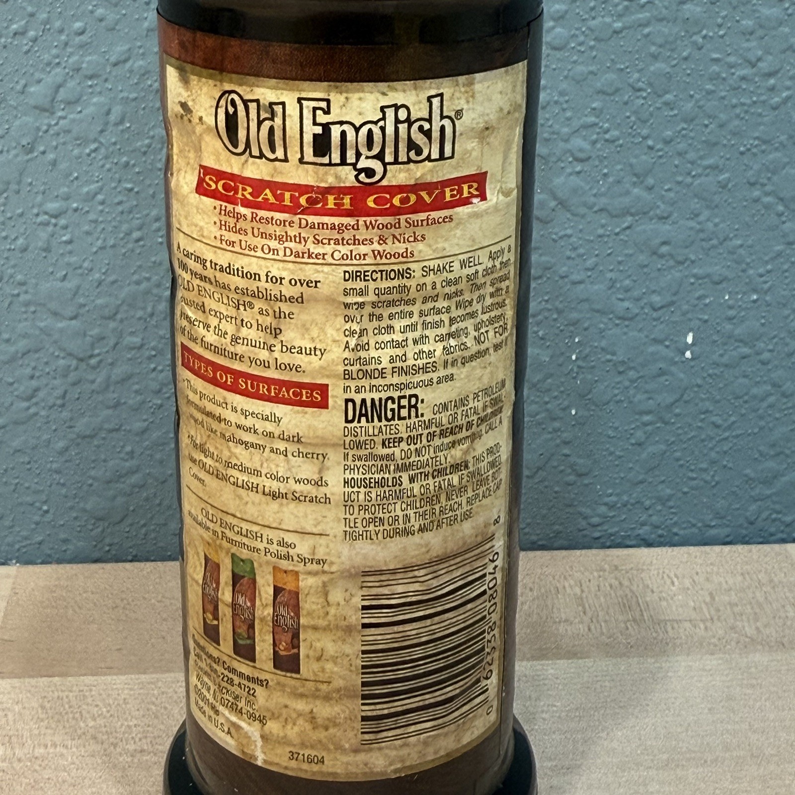 Old English Scratch Cover Vintage Red Cap for Dark Woods 8oz Bottle 95% Prop