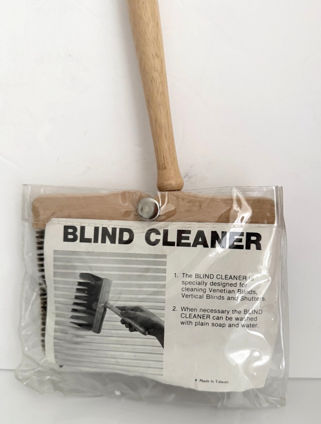 VINTAGE LILLIAN VERNON BLIND CLEANER WOODEN HANDLE NEW WITHOUT MANUAL