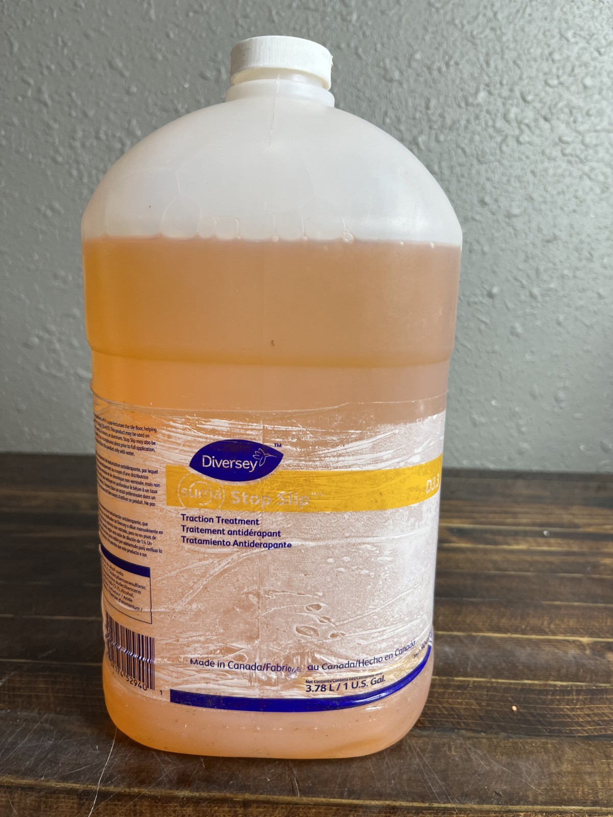 Diversey Grip Strip Traction Treatment 3.78L / 1 Gal Floor Cleaner