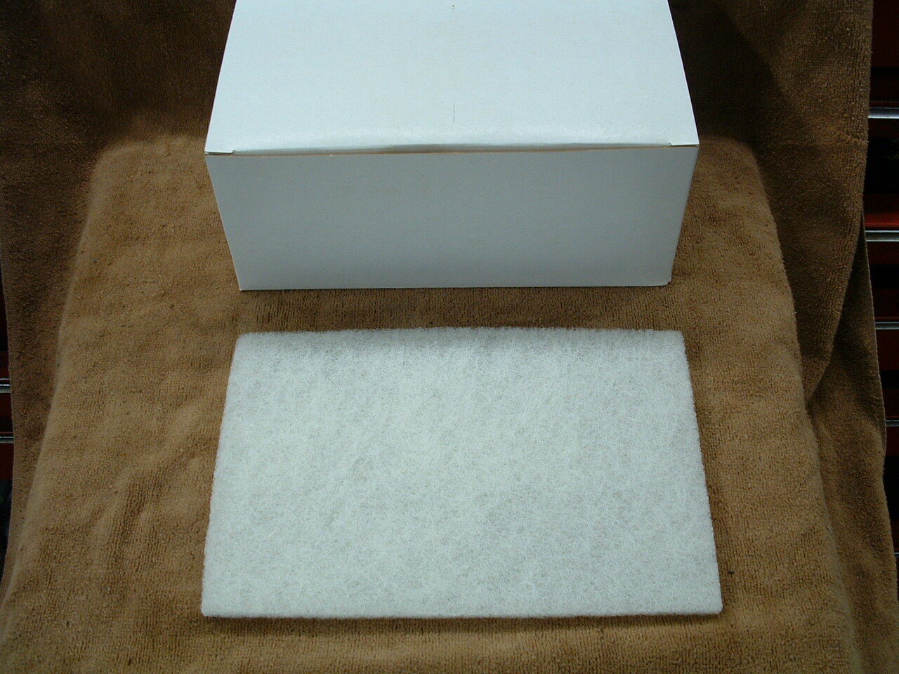 CASE OF 30 AMERICO # 92 WHITE LIGHT DUTY NYLON SCOURING PADS 1/4″ X 6″ X 9″ USA