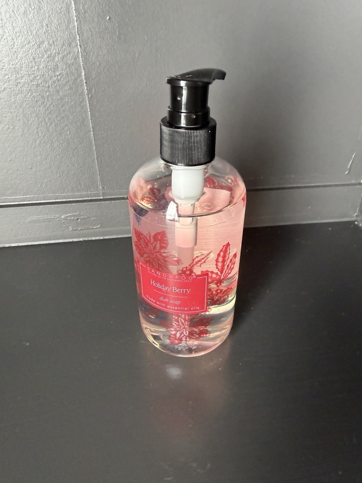 Sand + Fog Holiday Berry Dish Soap Pump 10.14 fl oz