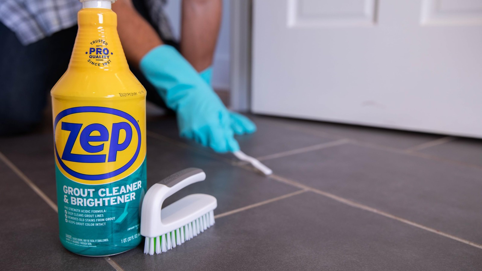 Zep Grout Cleaner and Brightener – 32 Ounce 32 Fl Oz (Pack of 1), ESSU104632