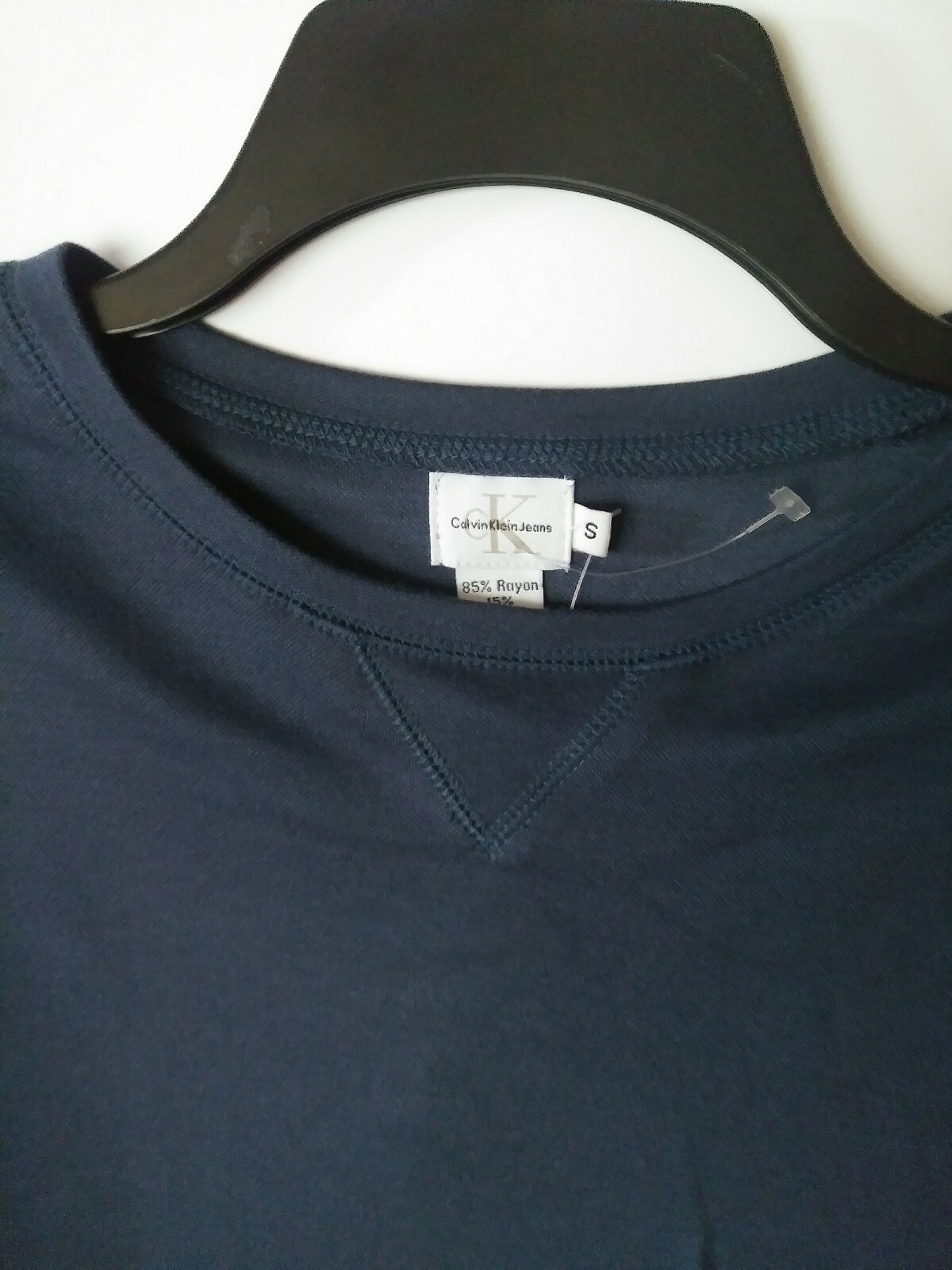 CALVIN KLEIN WOMEN’S VINSERT CREWNECK SIZE MEDIUM BLUE TOP NWT RETAIL $44.00 VGC