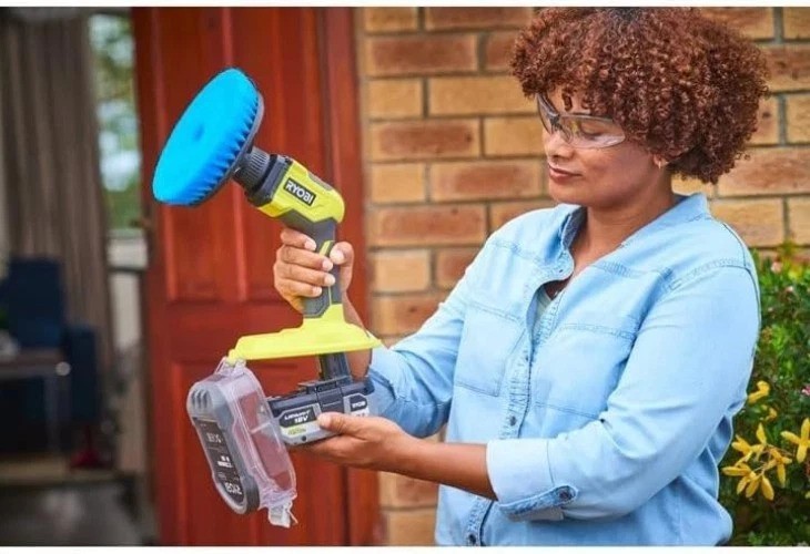 Compact 18V Green Power Scrubber Tool – Perfect for Quick and Efficient Cleaning