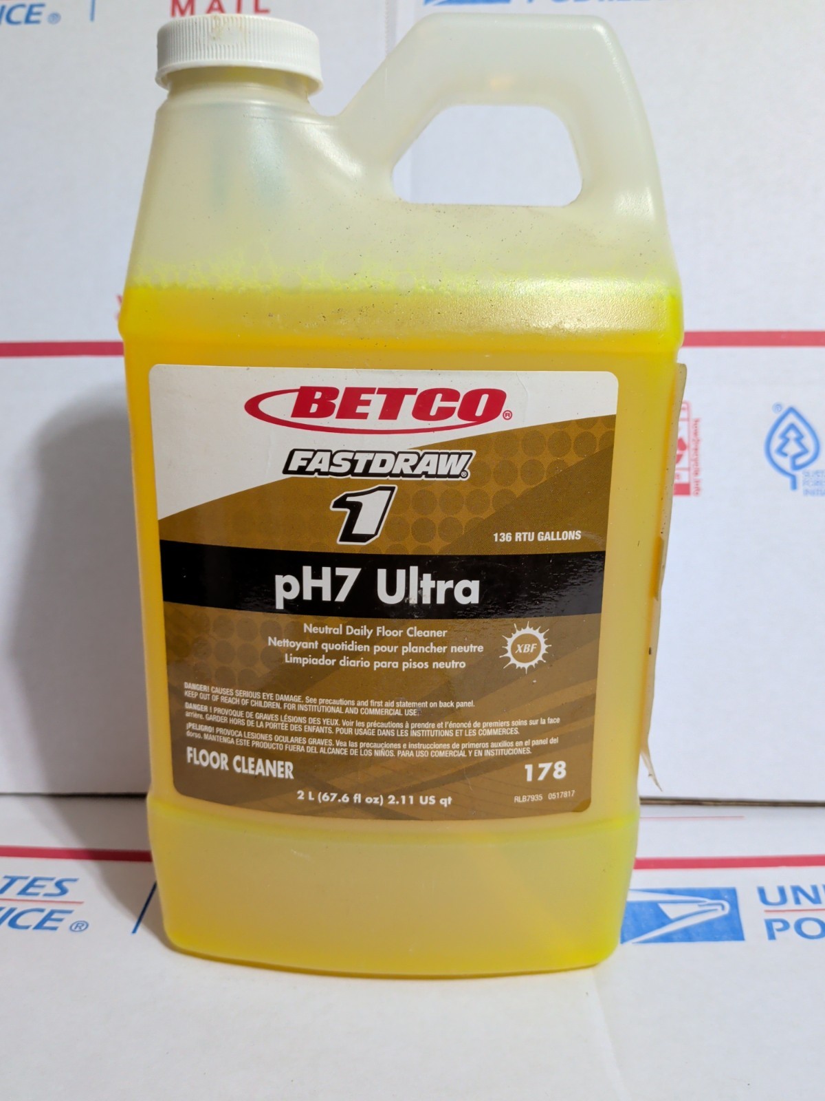 New Betco ph7 Ultra floor cleaner 2L ( 67.6 fl Oz) bottle 9082