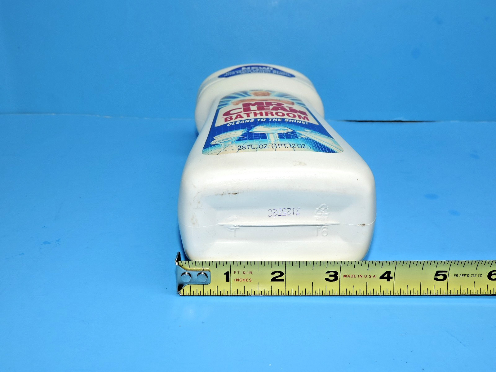 VTG. MR CLEAN BATHROOM CLEANER 28oz. BOTTLE 1992 SOAP SCUM RETRO MOVIE PROP