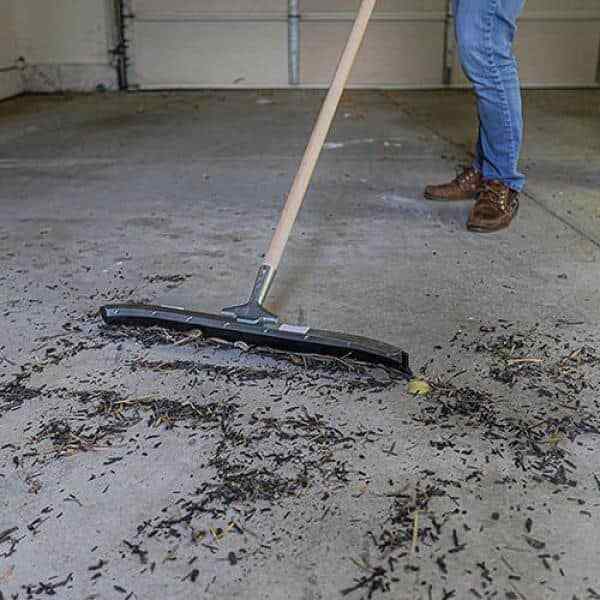 24 in Curved Industrial Duty Steel Floor Squeegee Garage Driveway Water Cleaning