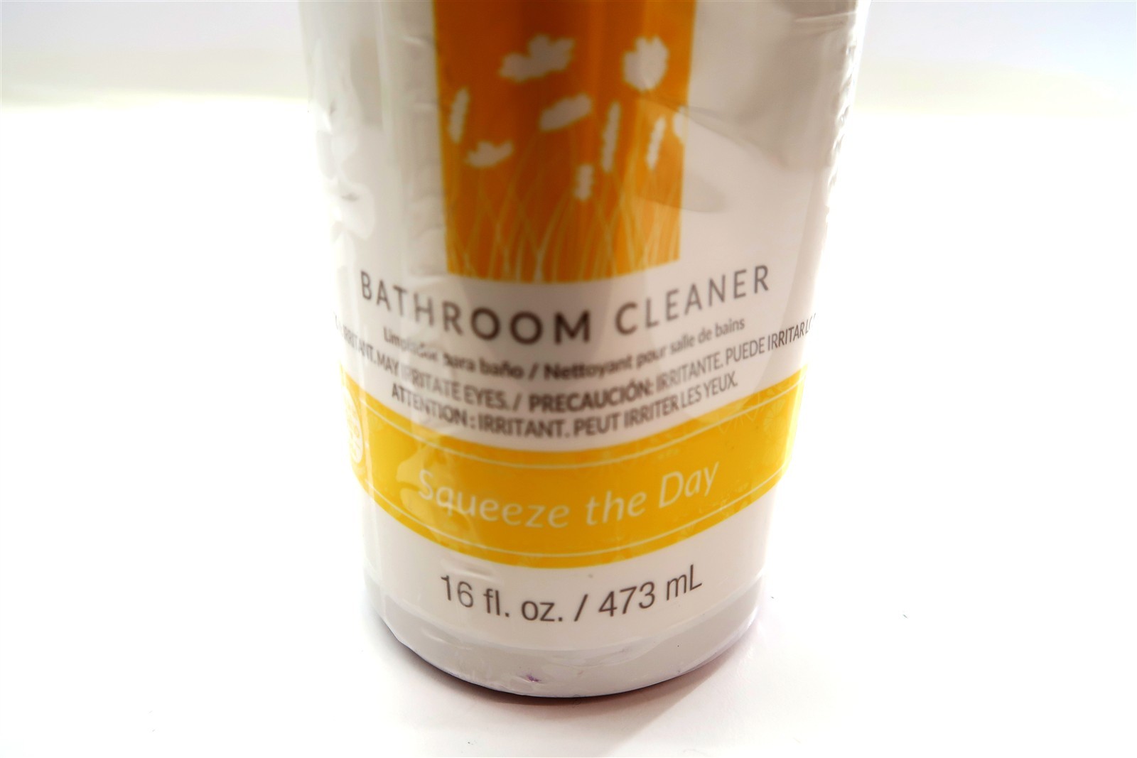 New SCENTSY BATHROOM CLEANER in Squeeze The Day Scent Spray Bottle 16 Oz 60513