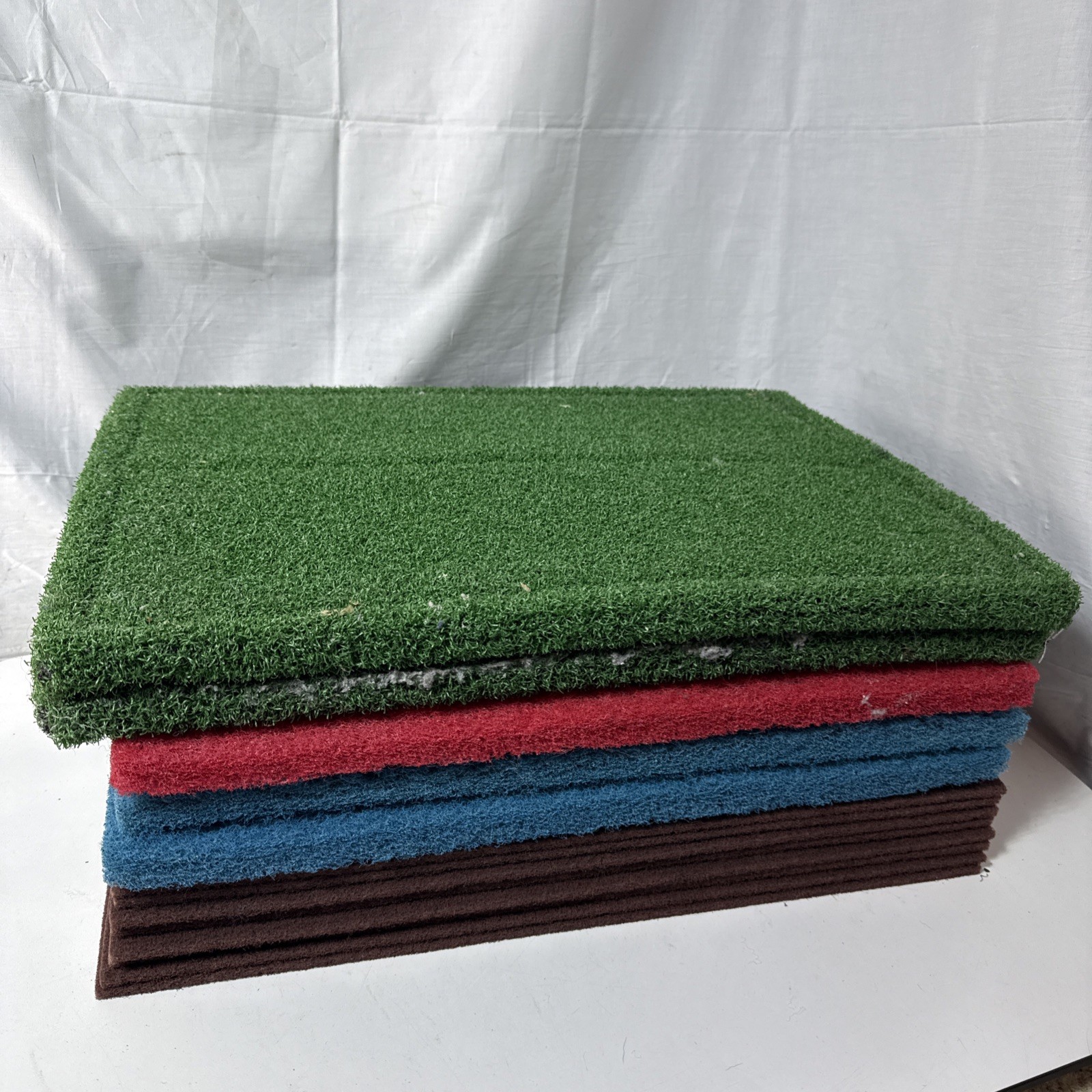 lot of cleaning pads 8 brown 2 blue 2 green 1 red 14×20 see Pics