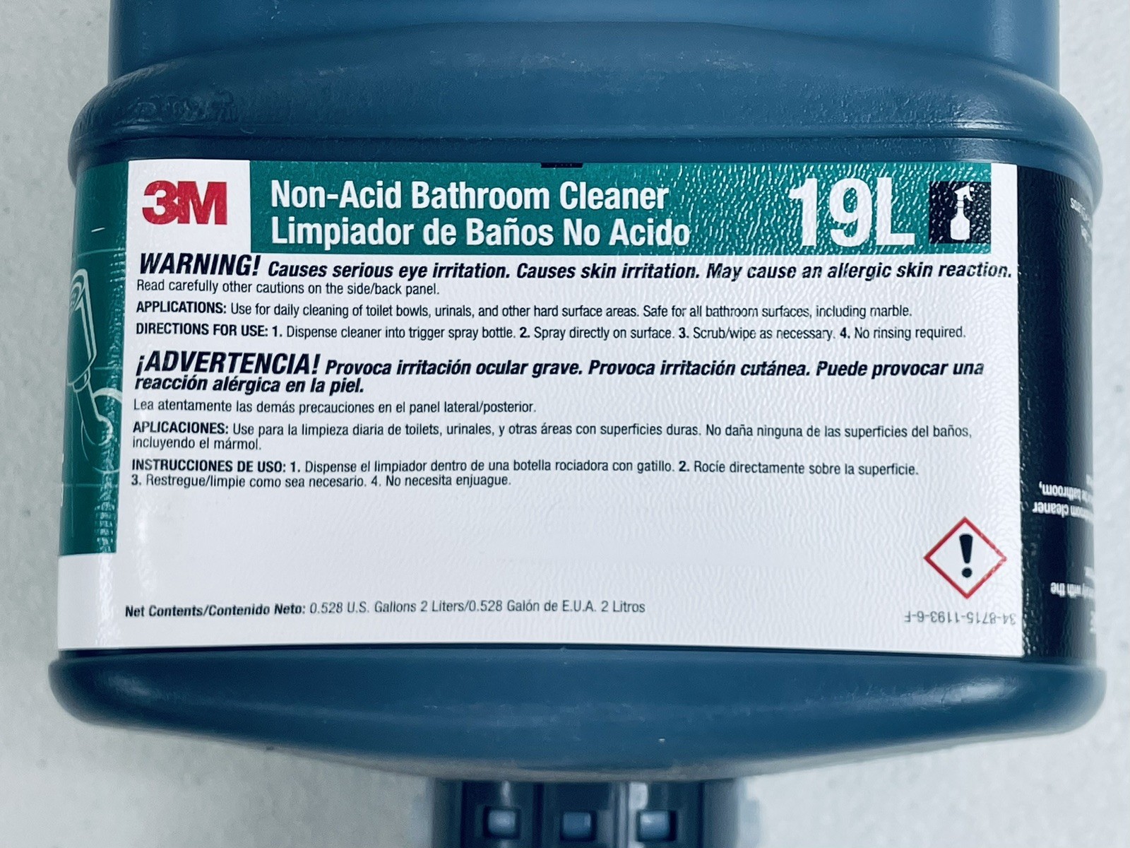 3M Twist ‘n Fill System 19L Concentrate 2L Non-Acid Bathroom Cleaner Makes 26 G