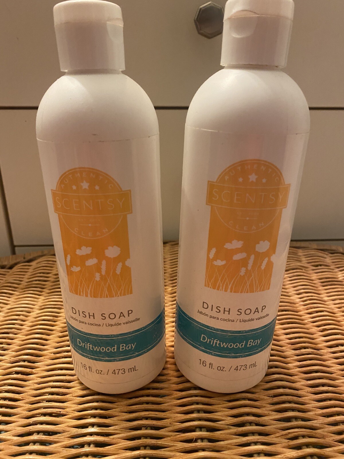 RARE Scentsy Driftwood bay Dish Soap – 16oz. – LOT OF 2 -NEW hard to find scent