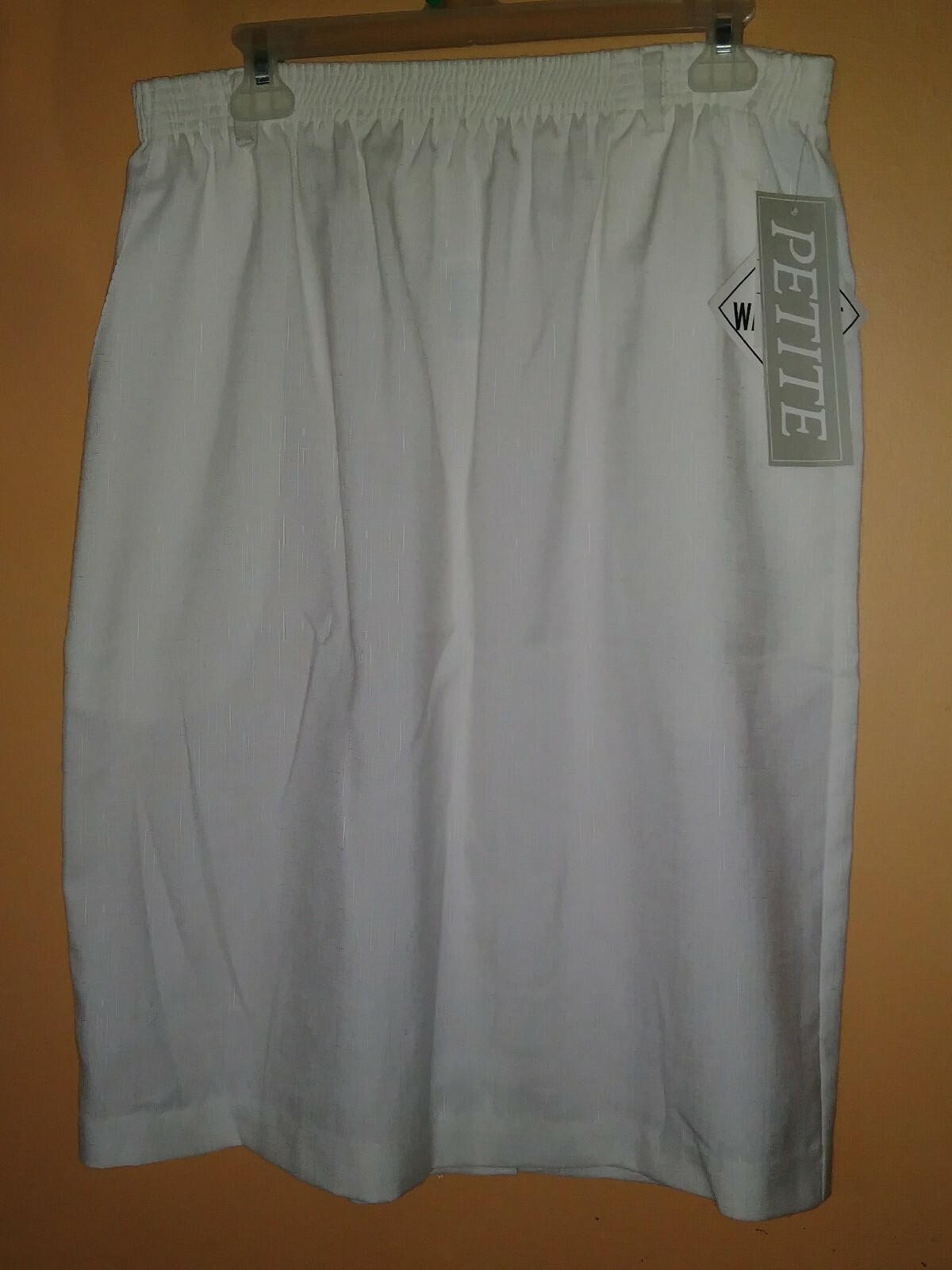 APPARENZA PETITE PULL-ON A SKIRT WHITE WITH SIDE POCKETS SIZE P/L NWT POLY RAYON