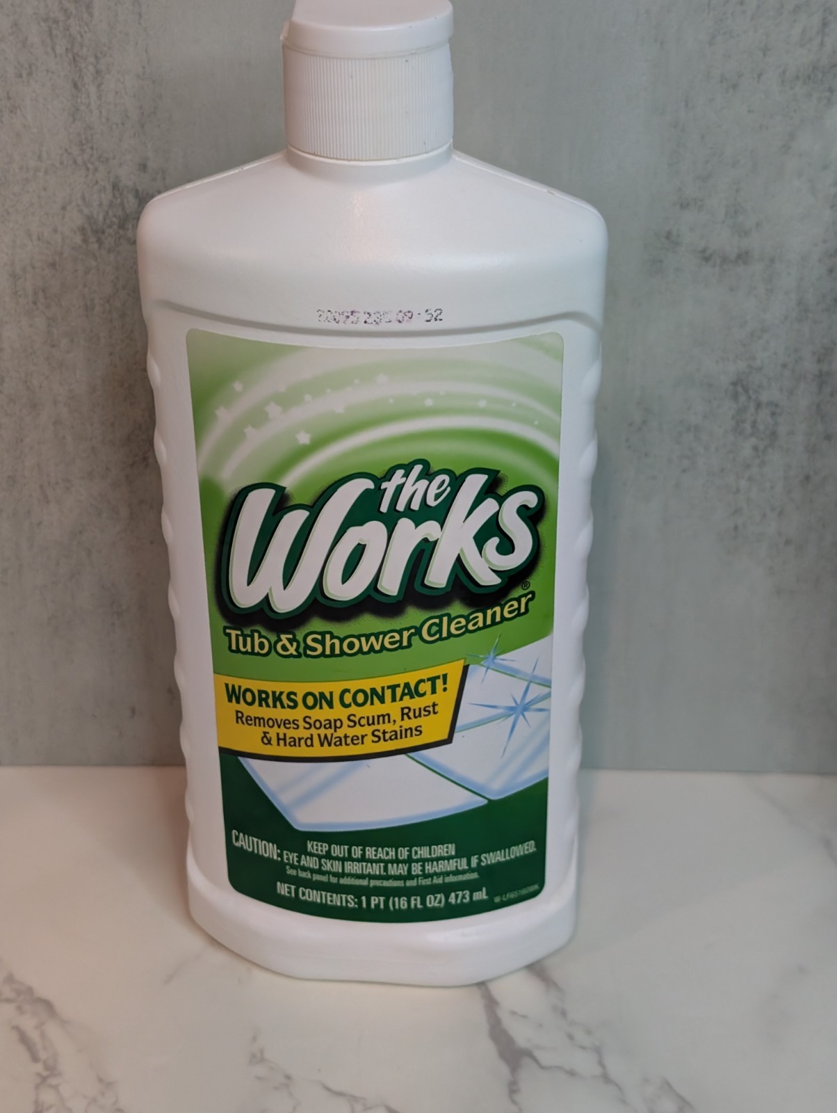 The Works Tub & Shower Cleaner 16 fl oz Hard Water Rust Soap Scum