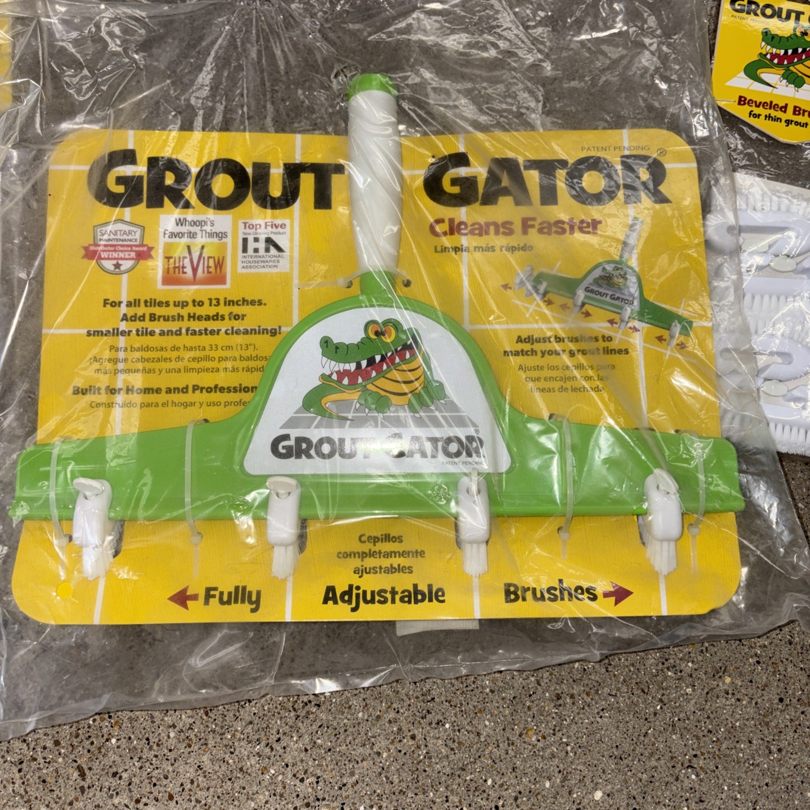 NEW Grout Cleaning Brush Tub Tile Mildew 20 Extra Heads W Handle Grout Gator