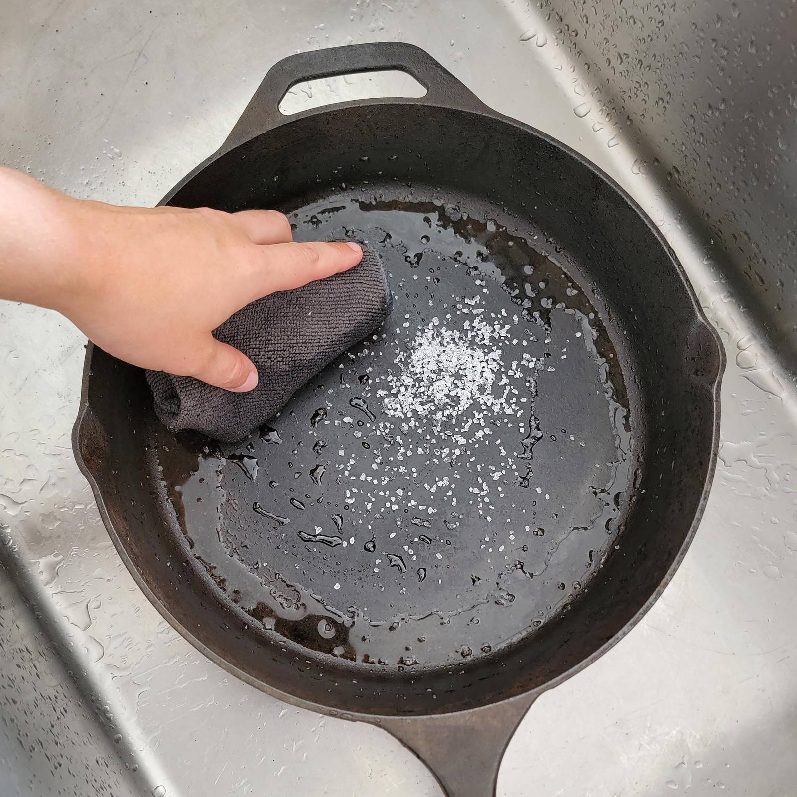 – Ultimate Cast Iron Set: Seasoning Oil, Cleaning Soap & Restoring Scrub | 10…