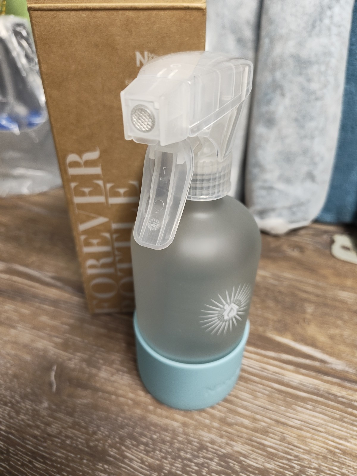 NORWEX FOREVER GLASS BOTTLE SPRAYER- SEA MIST SLEEVE-NEW IN BOX