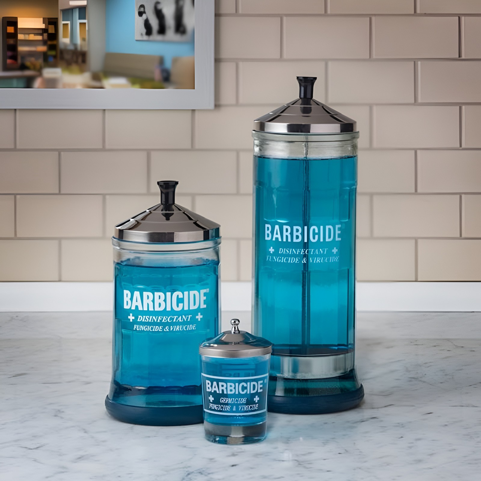 Barbicide Disinfecting Jar – Midsize 21 fl oz