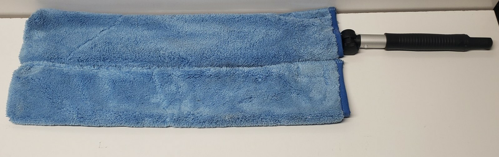 UniFirst Micro Fiber High Duster Frame Wand-Adjustable-w/2 Washable Covers