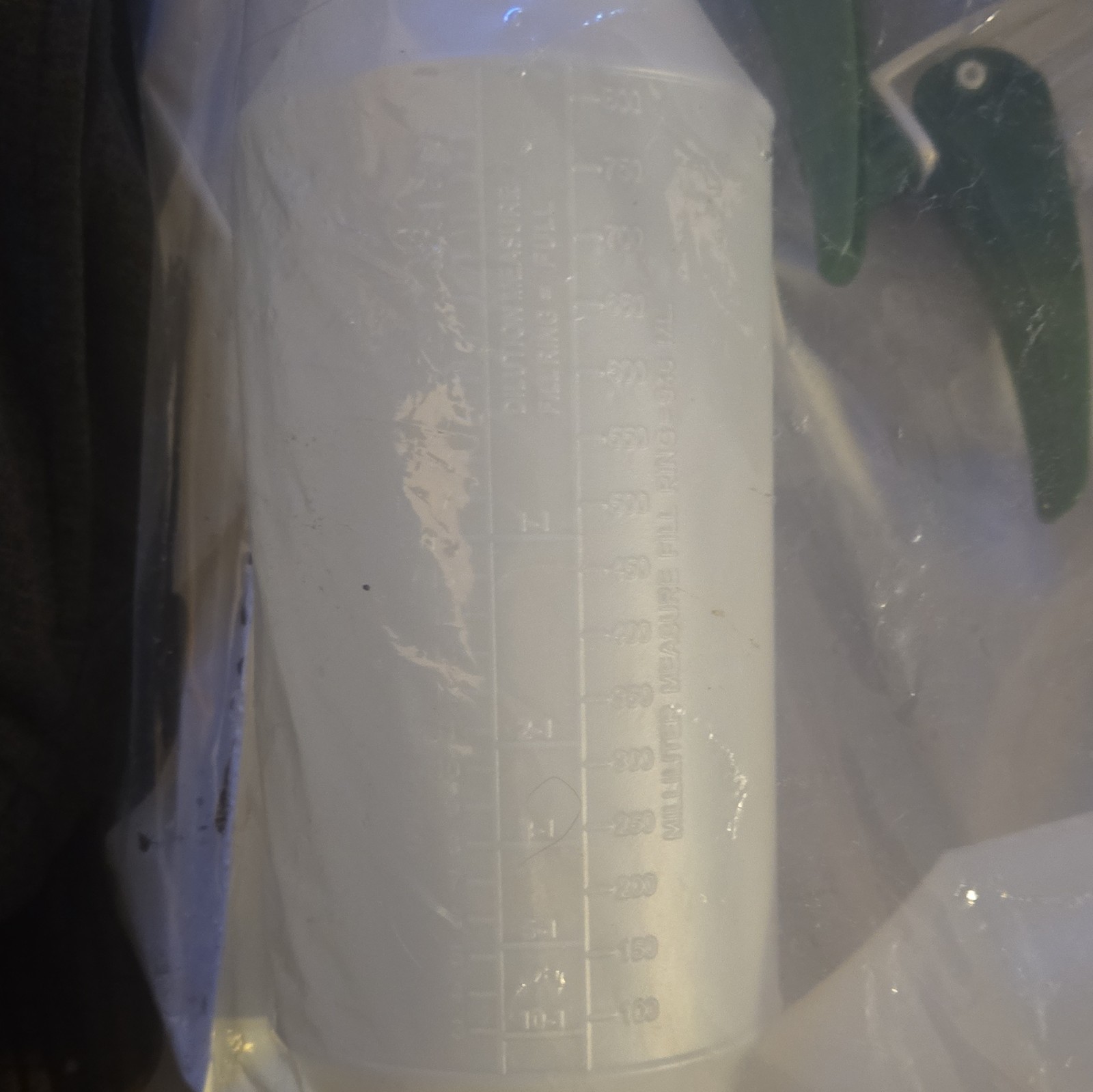 32 fl oz Plastic Trigger Spray Bottle w/ Measurement Markings Unscented 3KMA3