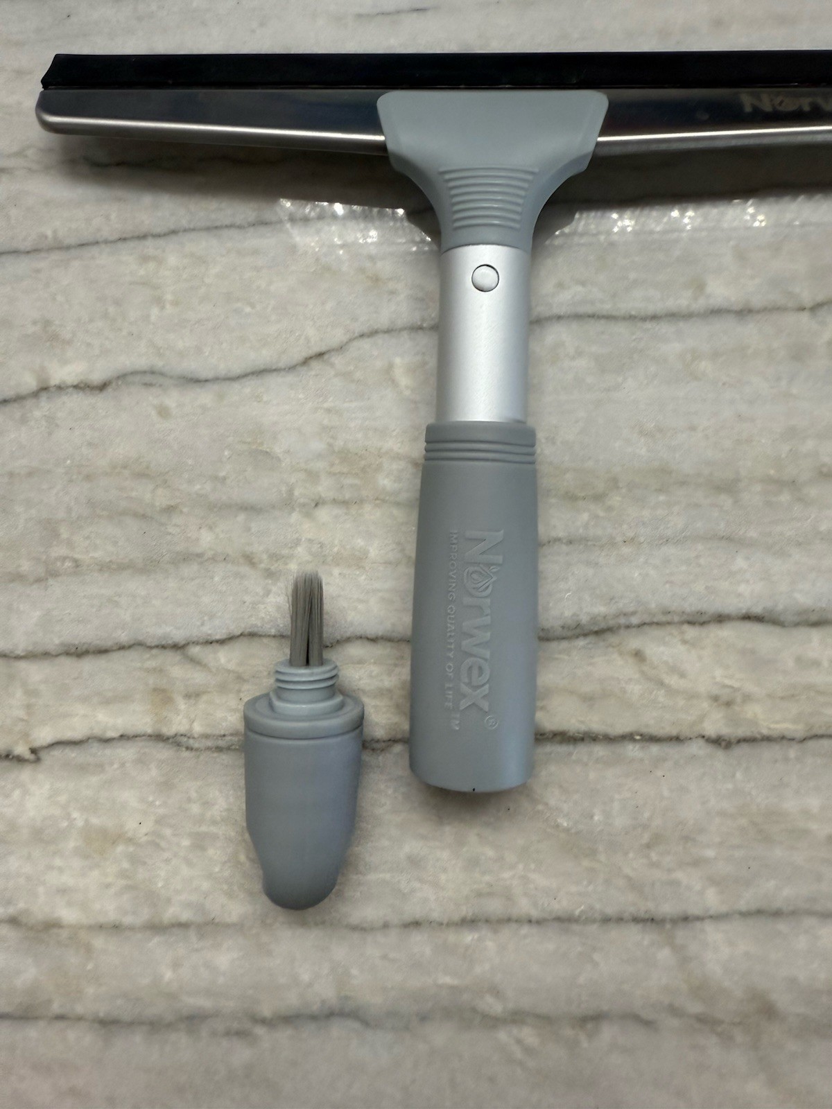 NEW Norwex Squeegee and Multi Use Handle