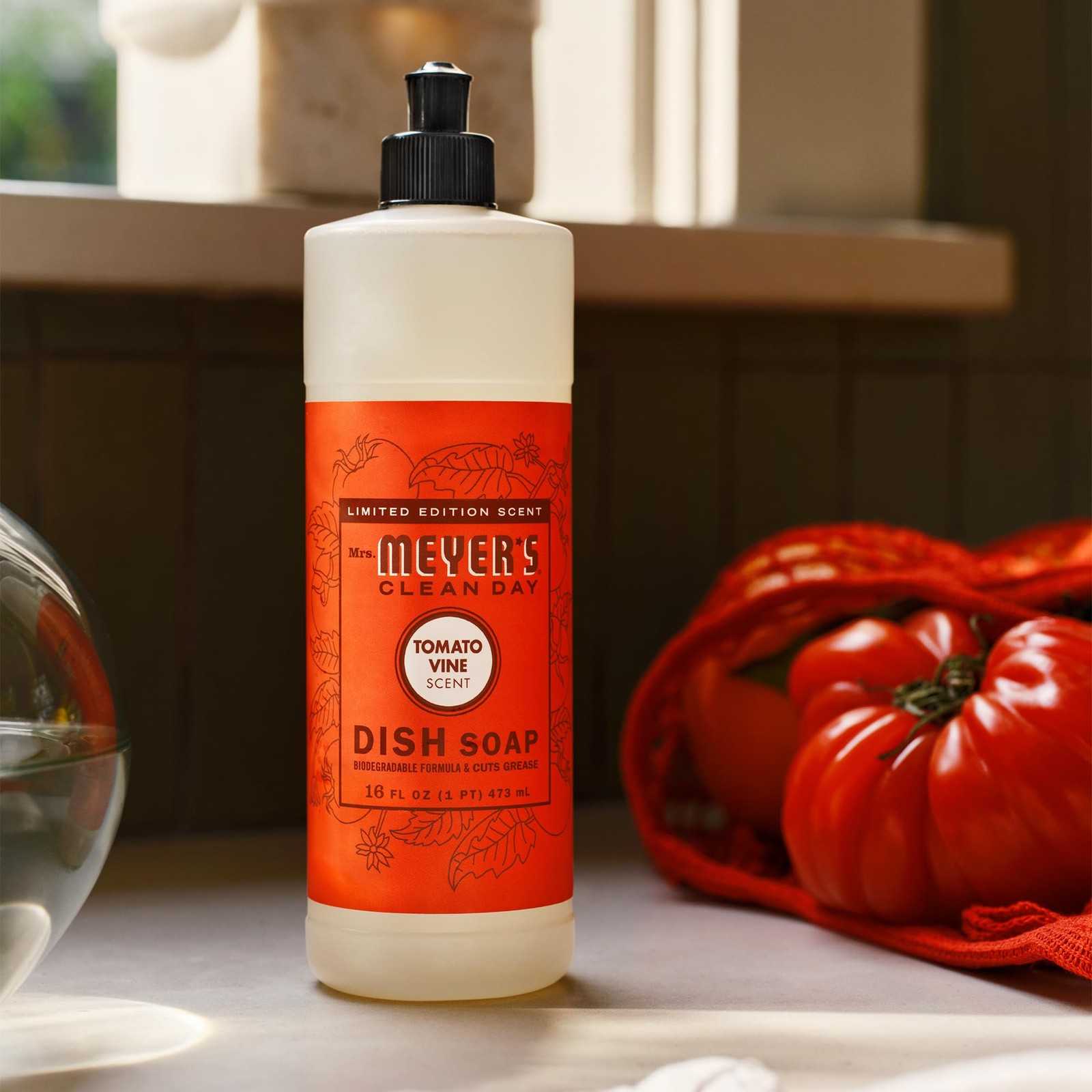 Mrs. MEYER’S CLEAN DAY Liquid Dish Soap Tomato Vine Scent 16oz Bottle