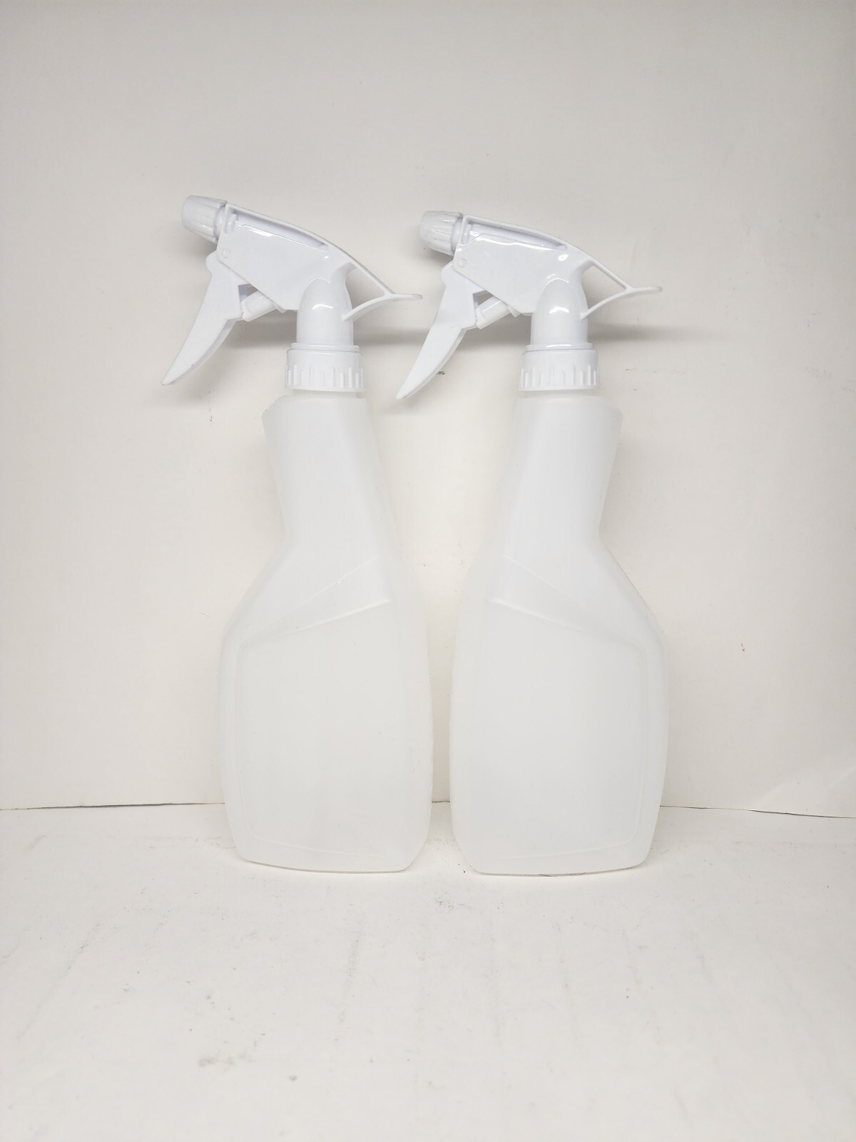 2 Heavy Duty Empty Plastic Trigger Spray Bottle 22oz Chemical Resistant Planting