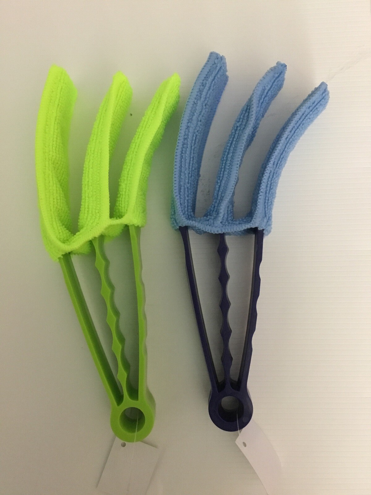 2pc MICROFIBER BLIND CLEANERS ASSORTED COLORS AVAILABLE