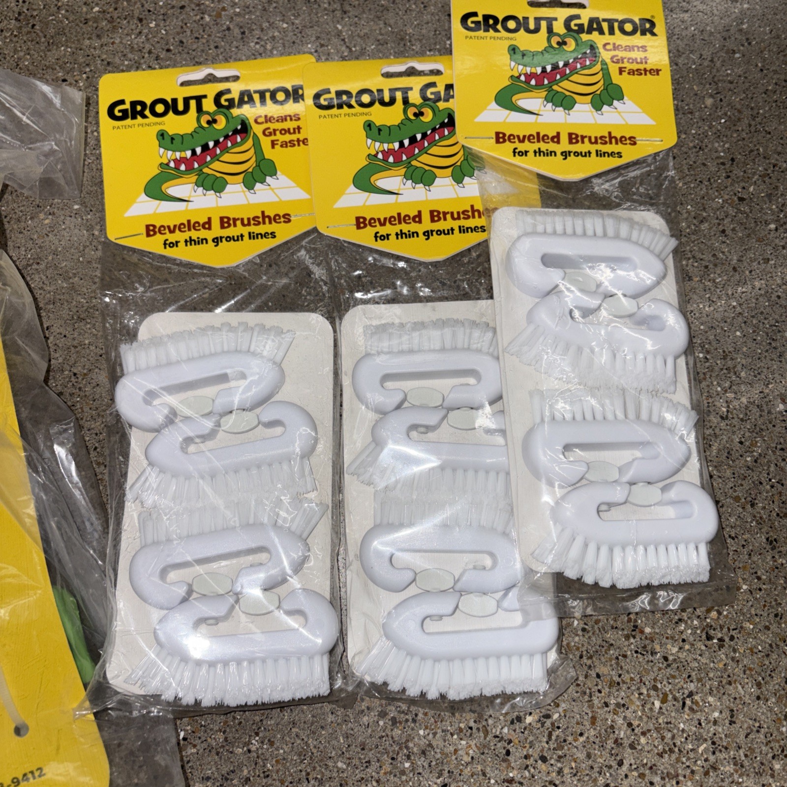 NEW Grout Cleaning Brush Tub Tile Mildew 20 Extra Heads W Handle Grout Gator