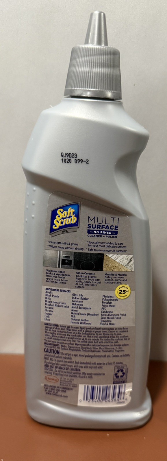 Soft Scrub Multi Surface Cleaner + Polish. Stainless/ Cooktops.DAMAGE LABEL.