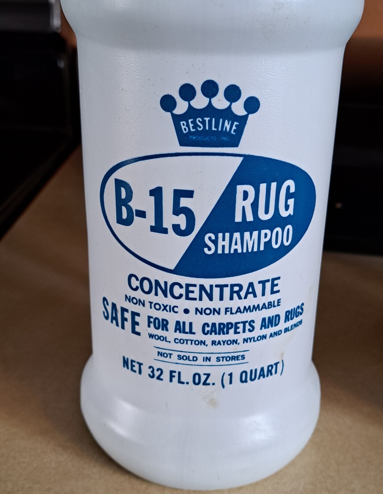 New Professional Rug Shampoo Concentrate. 32 oz. Strong. 15:1 mix ratio.