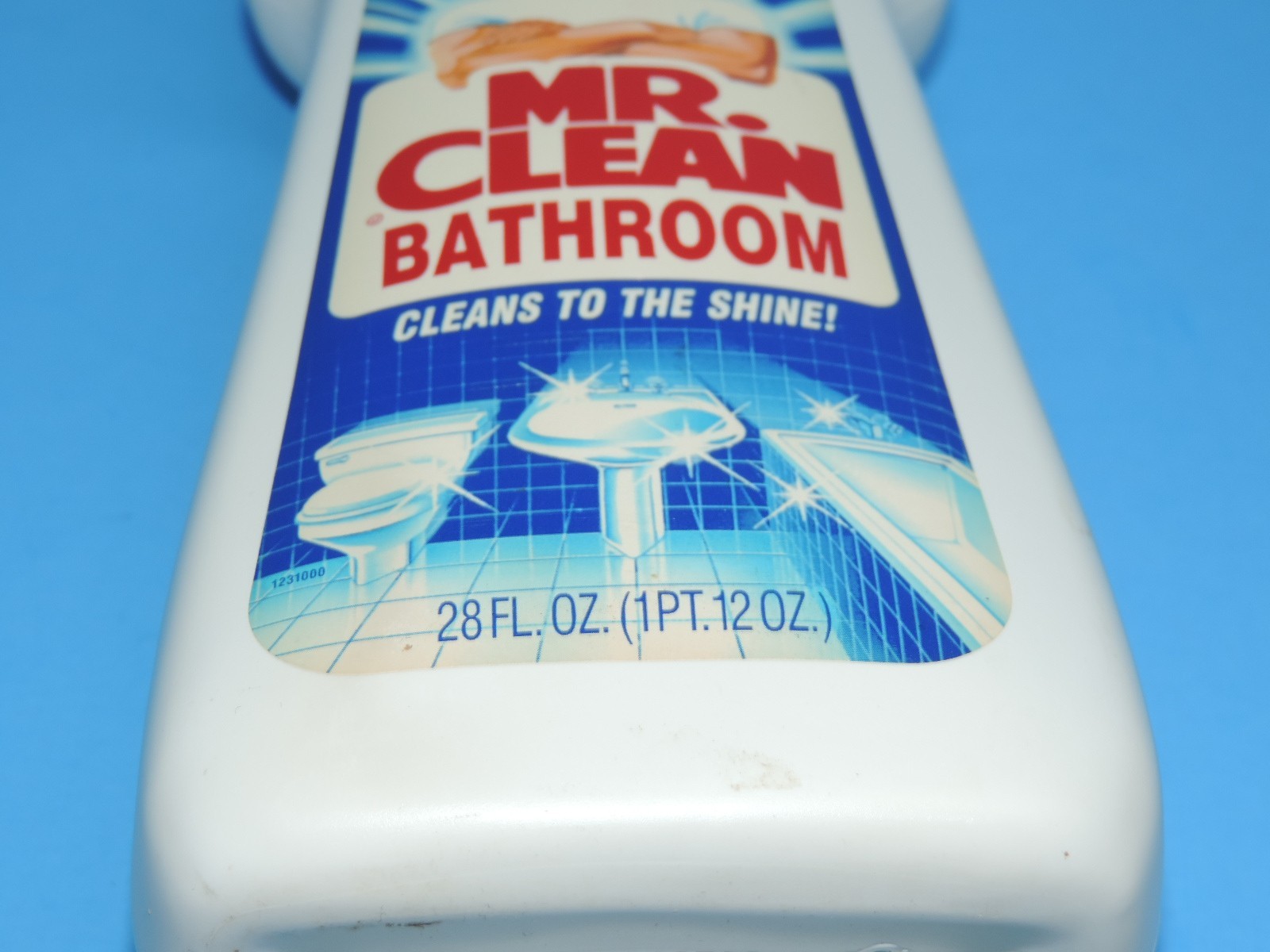 VTG. MR CLEAN BATHROOM CLEANER 28oz. BOTTLE 1992 SOAP SCUM RETRO MOVIE PROP