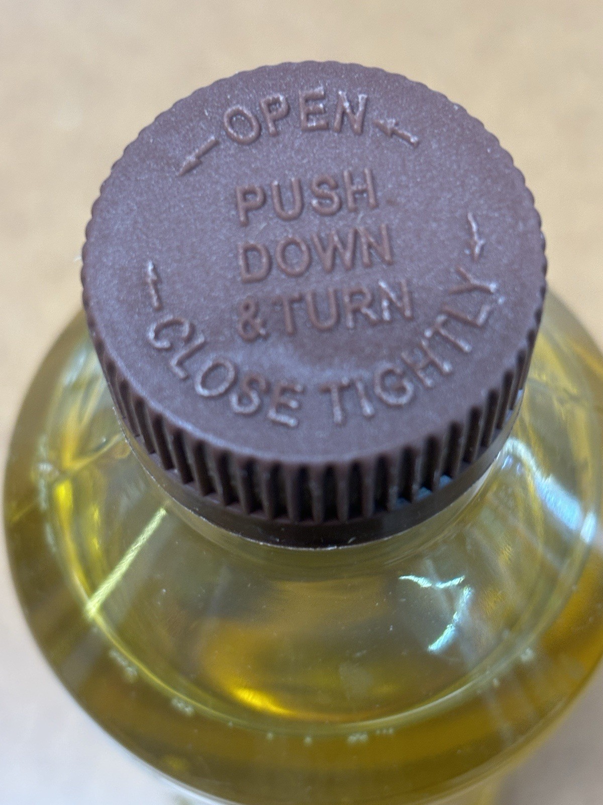 Old English Lemon Oil Furniture Polish, Wood Conditioner, Cleaner 16 Oz.