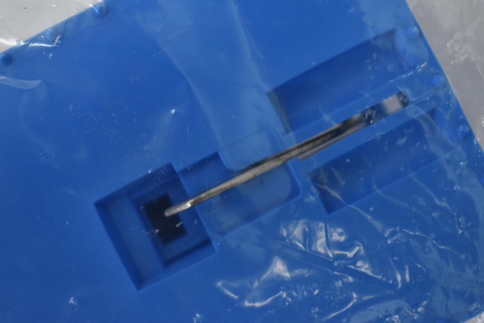 Vikan Scrub Pad Holder Blue 9″ L Replacement Unit 55103