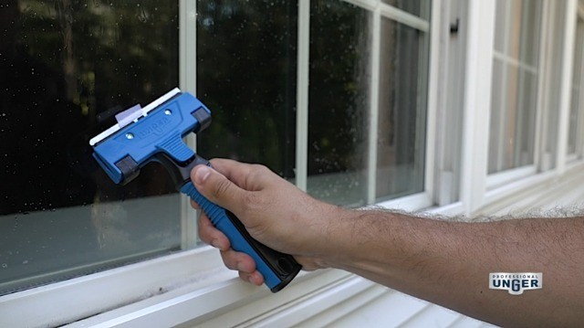 2-in-1 Window Cleaning Tool – 14″ Squeegee & Scrubber, Streak-Free Glass Cleaner